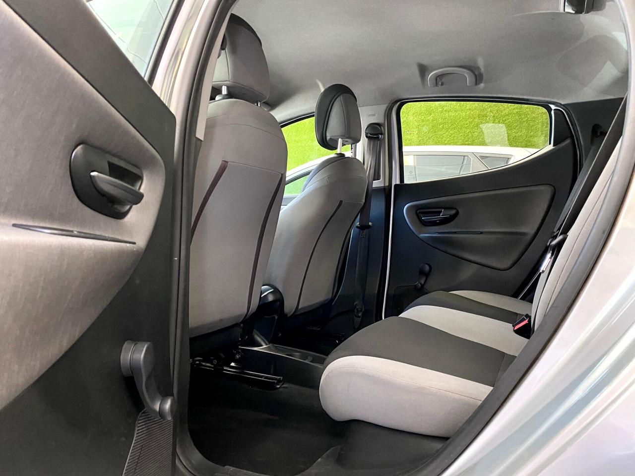 Lancia Ypsilon 1.3 MJT 95 CV 5 Porte S&S Silver