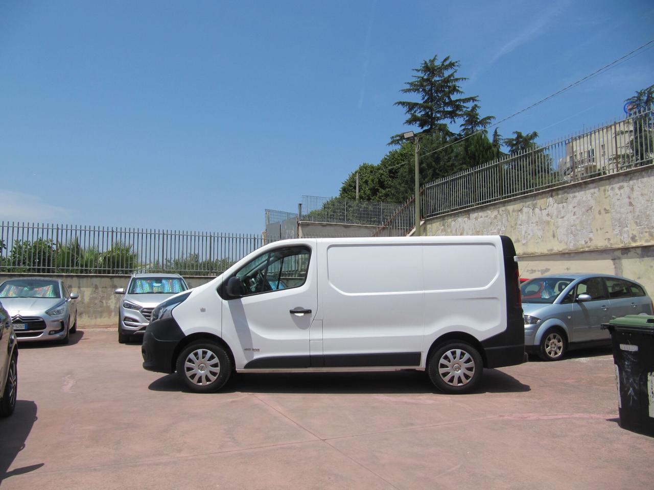 NISSAN NV300