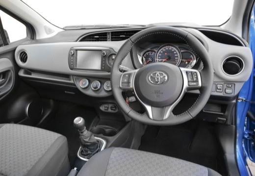 TOYOTA Yaris III 2015 - Yaris 5p 1.5h Active my16