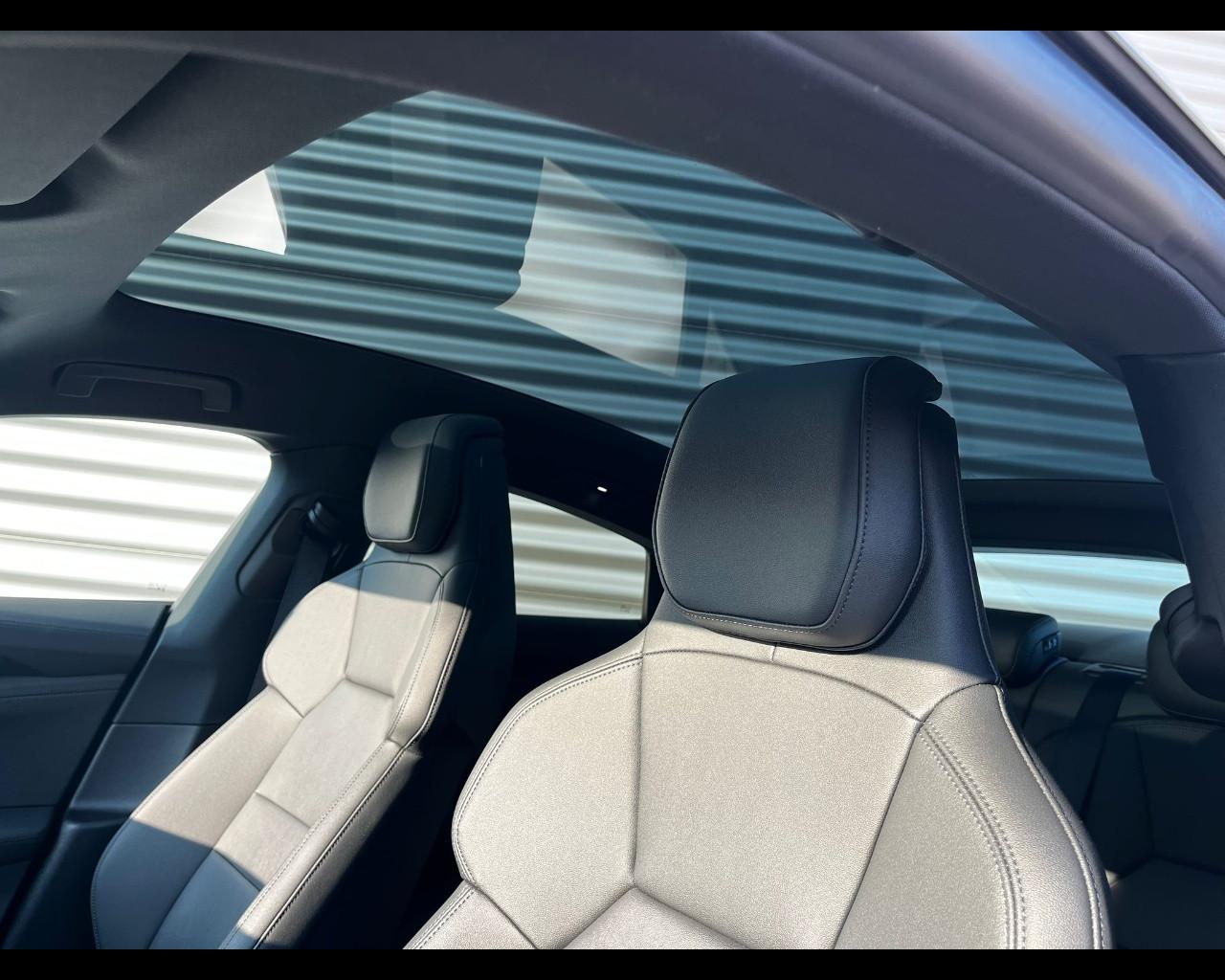 AUDI E - TRON GT QUATTRO