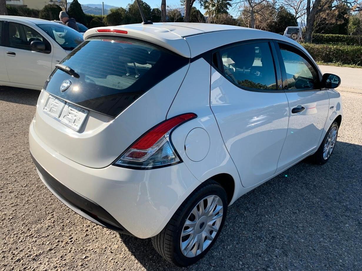 Lancia Ypsilon 1.2 69 CV 5 porte GPL Ecochic Elefantino Blu