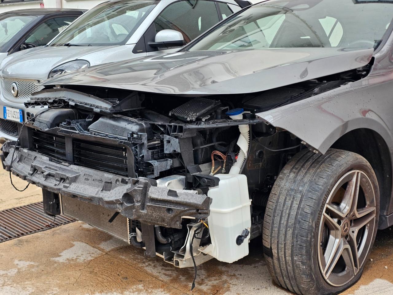 SINISTRATA Mercedes-benz A 250 e hybrid EQ AMG Line Premium