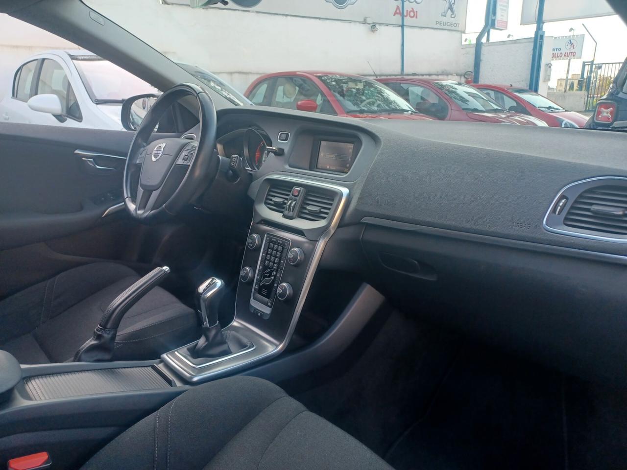 Volvo V40 D2 1.6 Momentum 2015 UNICO PROPRIETARIO