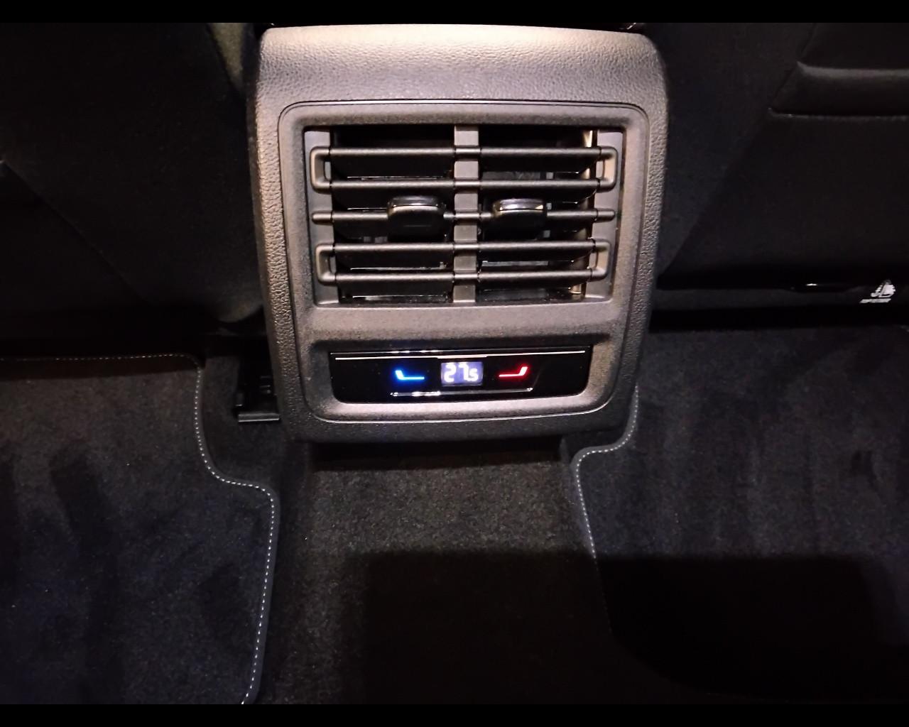 VOLKSWAGEN Golf VIII 2024 - Golf 1.5 tsi ehybrid Life 204cv dsg