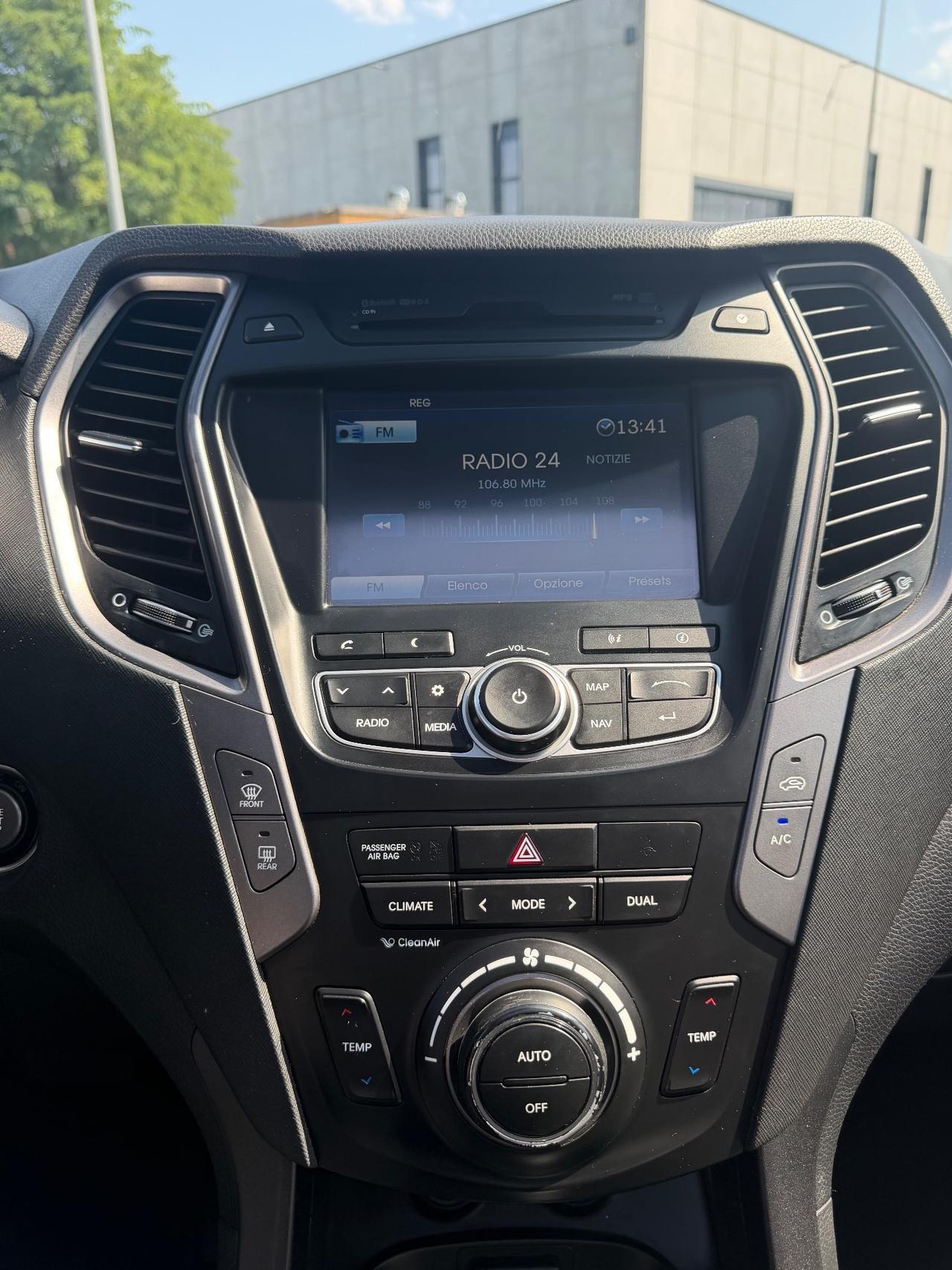 Hyundai Santa Fe .