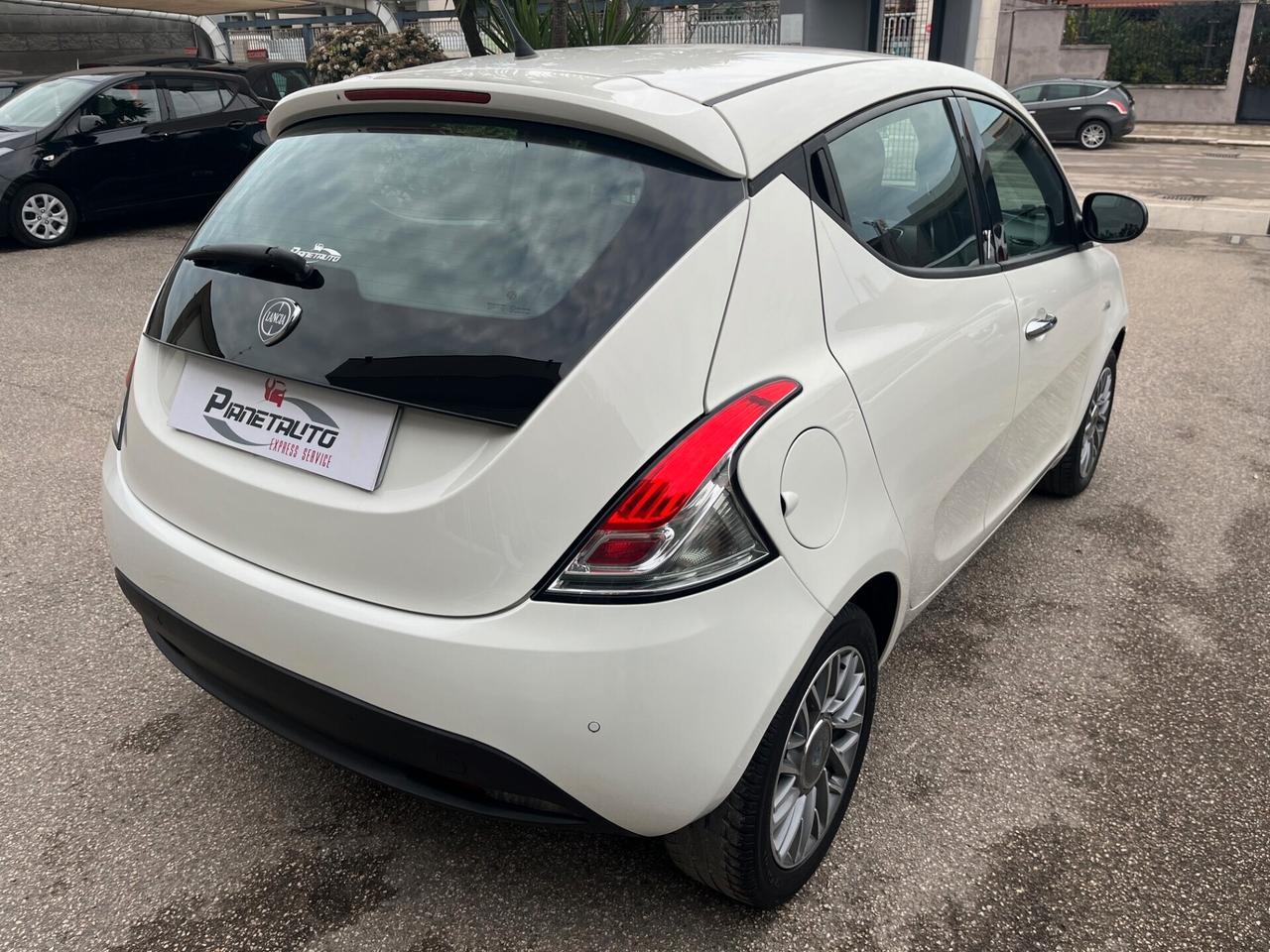 Lancia Ypsilon 1.3 mjt 95cv S&S Gold PDC/CLIMA. OK NEOPAT. PERF.
