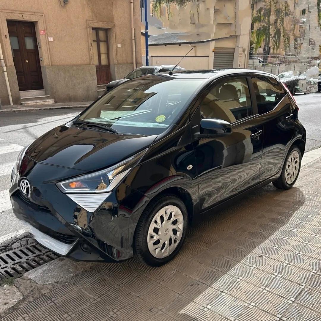 Toyota Aygo Connect 1.0 VVT-i 72 CV 5 porte x-clusiv