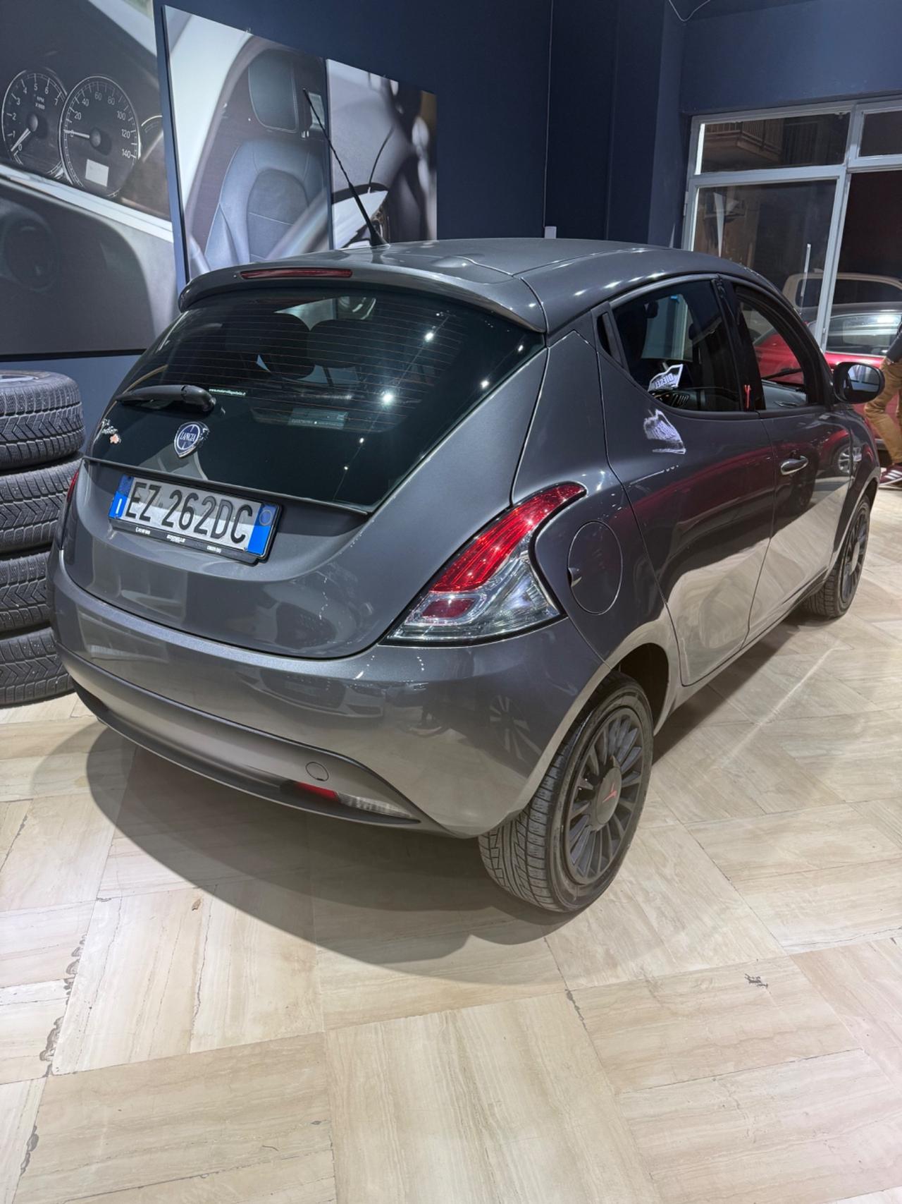 Lancia Ypsilon 1.2 69 CV 5 porte GPL Ecochic Platinum