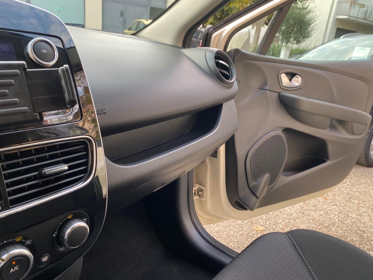 Renault Clio 1.2 75CV 5 porte Life NEOPATENTATI!!!