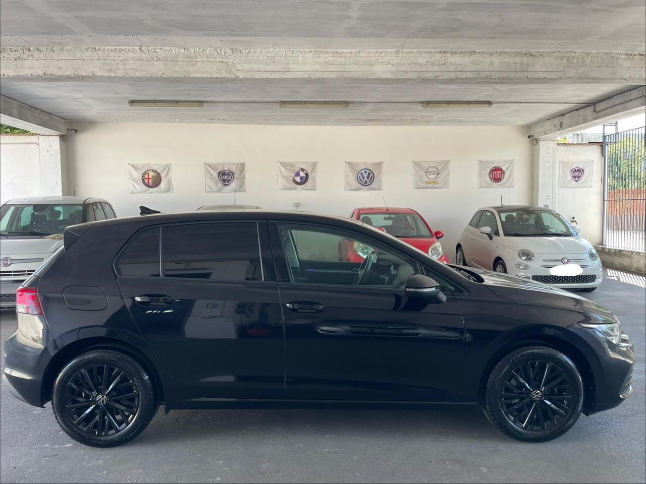 VOLKSWAGEN GOLF 8 1.0 TSI 110 CV EVO LIFE FULL GARANZIA UFFICIALE FINO 9/2027