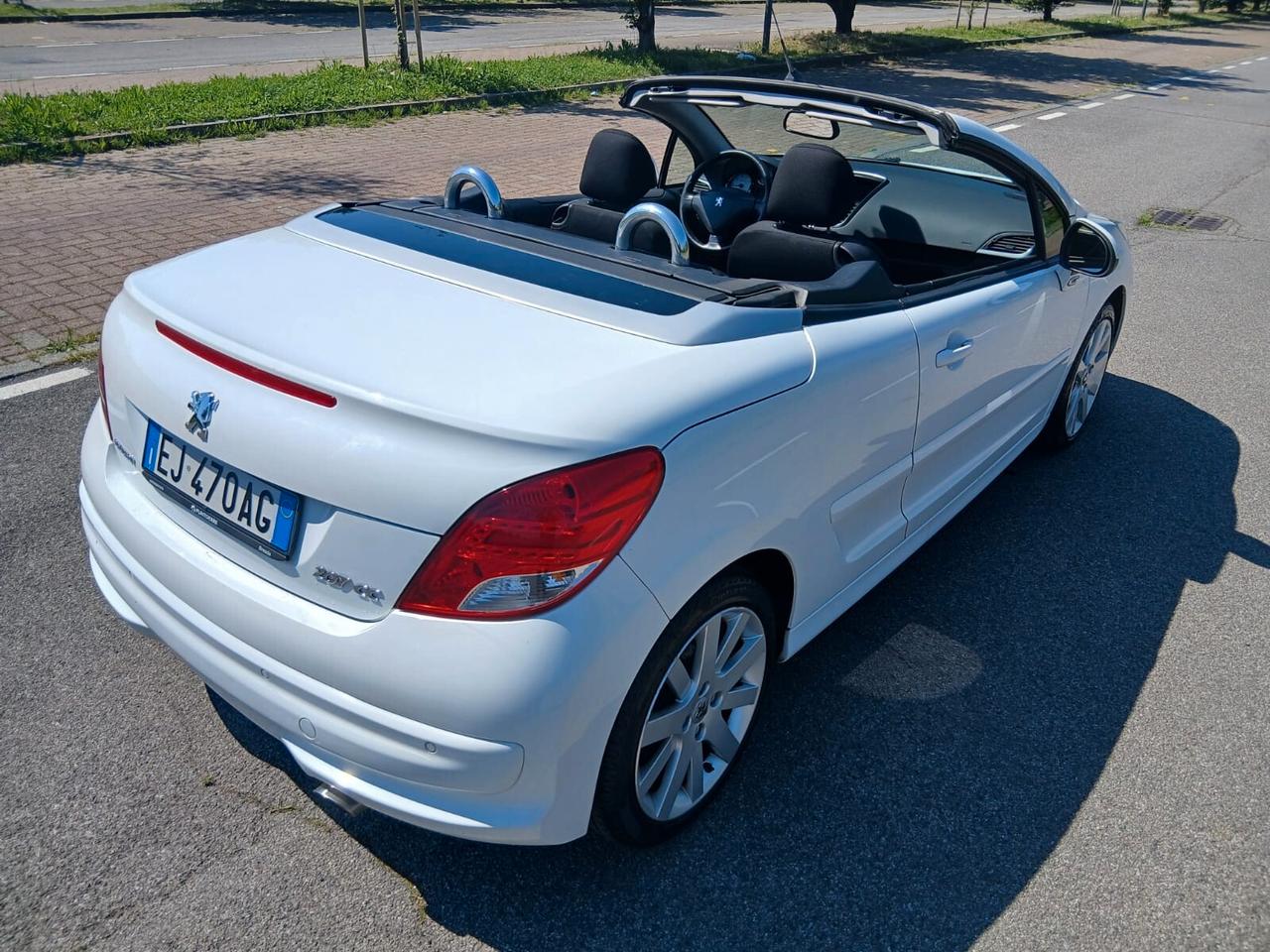Peugeot 207 1.6 VTi 120CV CC Féline