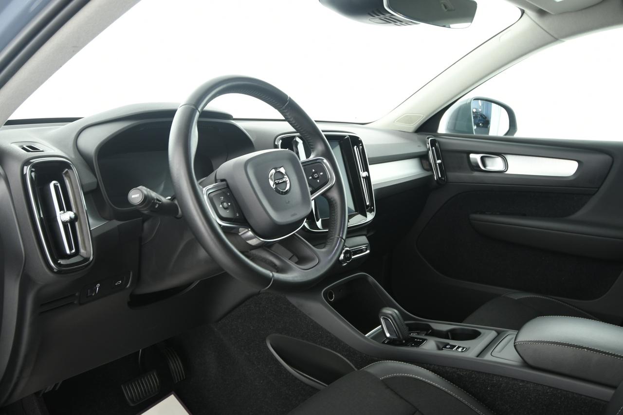 VOLVO XC40 2.0 d4 Momentum awd geartronic PELLE+LED+C19"