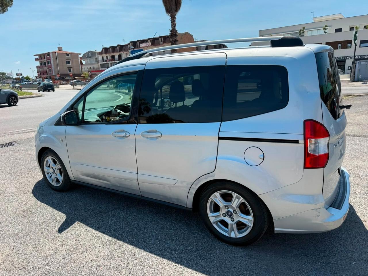 FORD TOURNEO COURIER TITANIUM 5POSTI AUTO 1.5TDCI 75CV