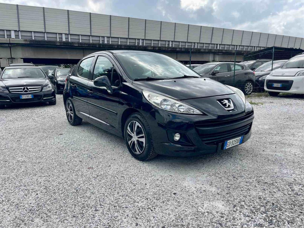 PEUGEOT 207 - BERLINA - X LINE