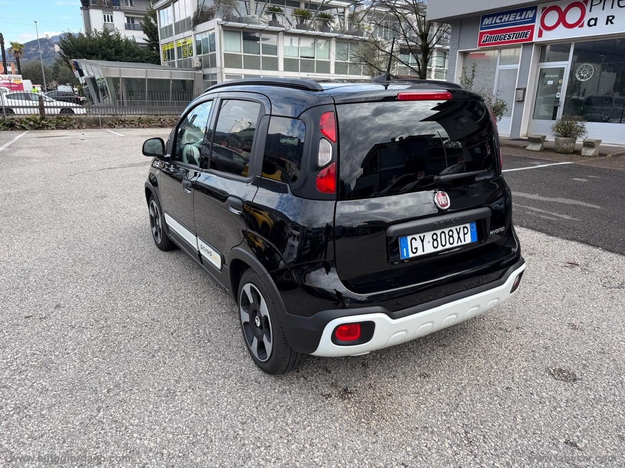 FIAT Panda 1.0 FireFly S&S Hybrid PACK CROSS