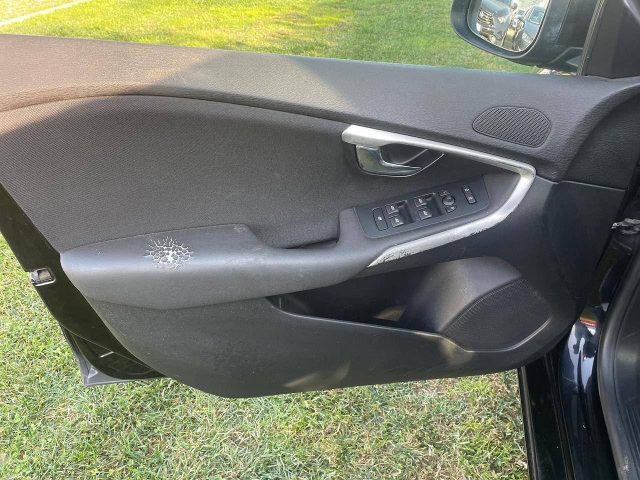 Volvo V40 2.0 D2 120cv MOMENTUM/GARANZIA 12 MESI