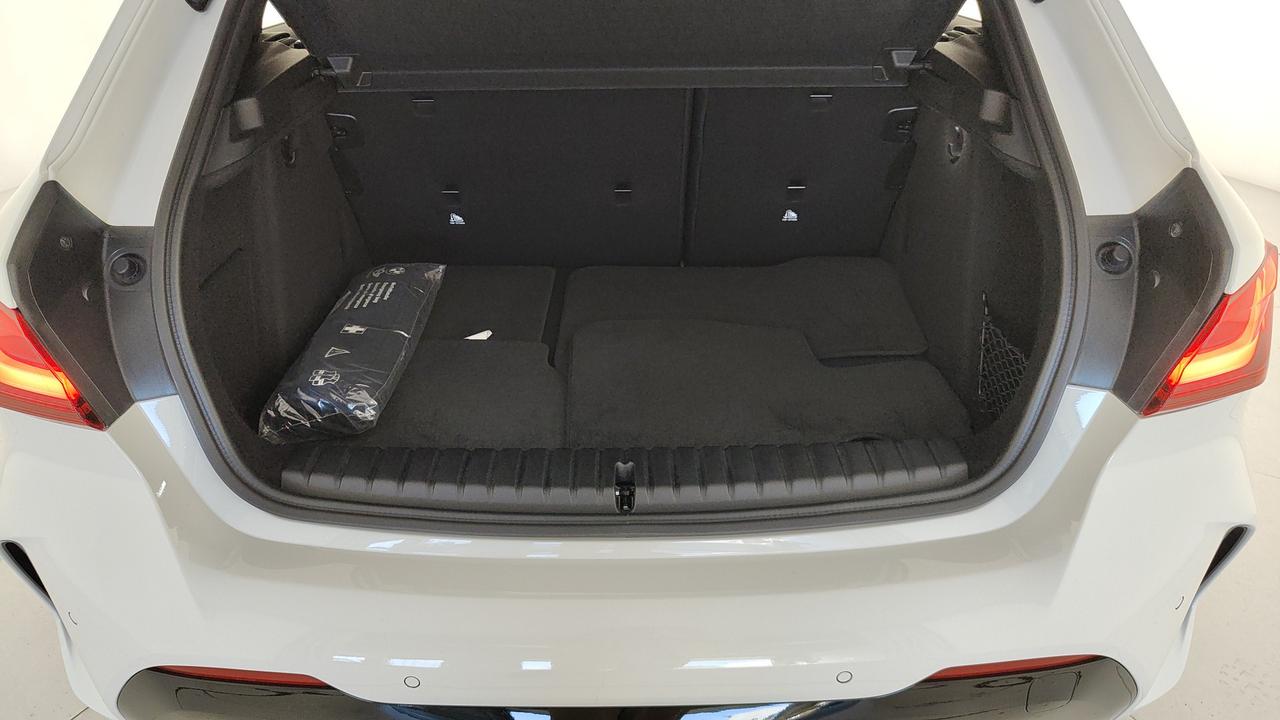 BMW Serie 1 F40 - 118d Msport auto