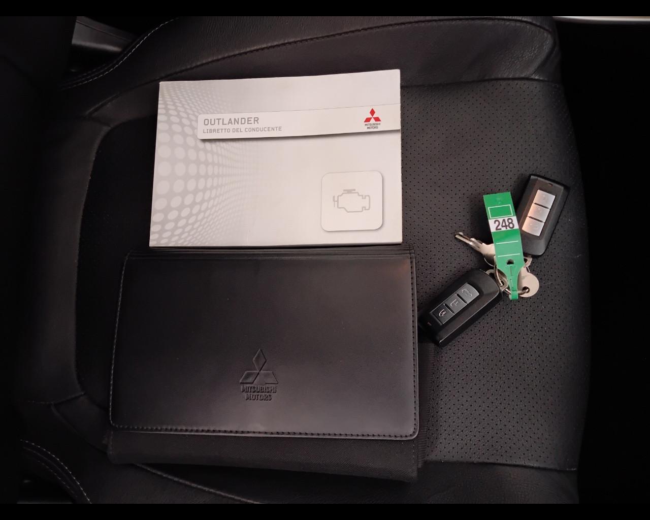 MITSUBISHI Outlander III 2016 - Outlander 2.2 Instyle Plus Sda Diam.Pac