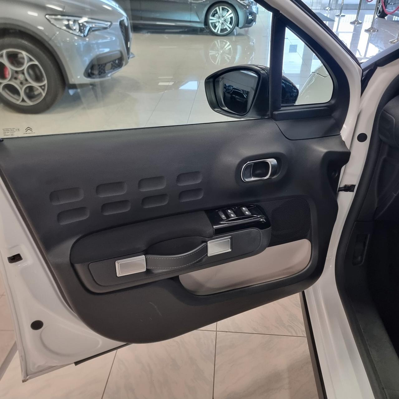 CITROEN C3 SHINE 1.2 BZ 110cv EAT6 Cambio automatico