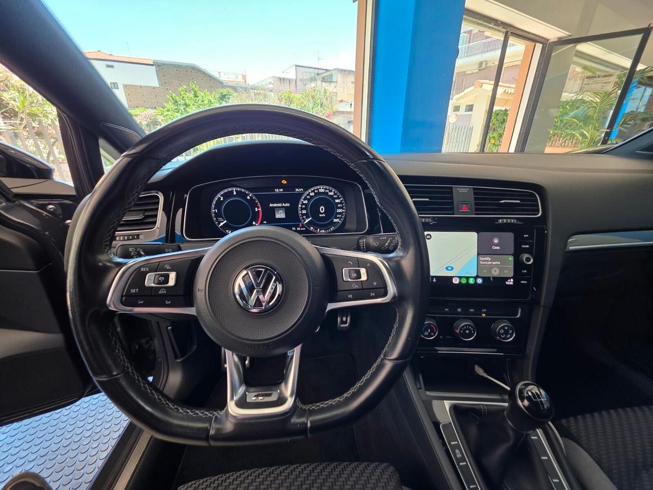 Volkswagen Golf 7.5 R-Line 1.6tdi VIRTUAL FARI LED