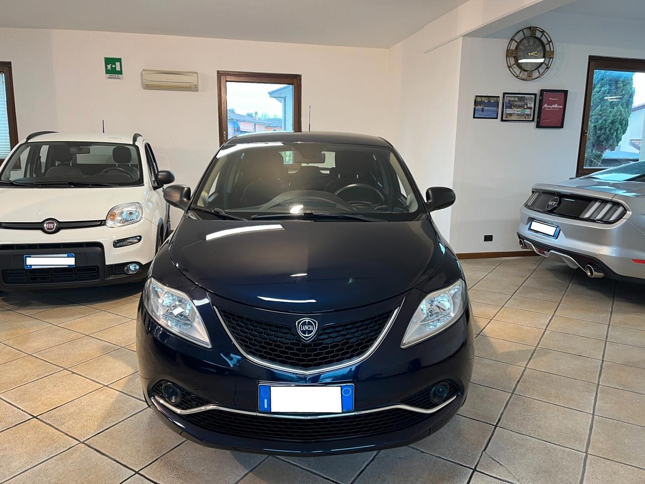 Lancia Ypsilon 1.2 69 CV 5 porte Silver 5 POSTI
