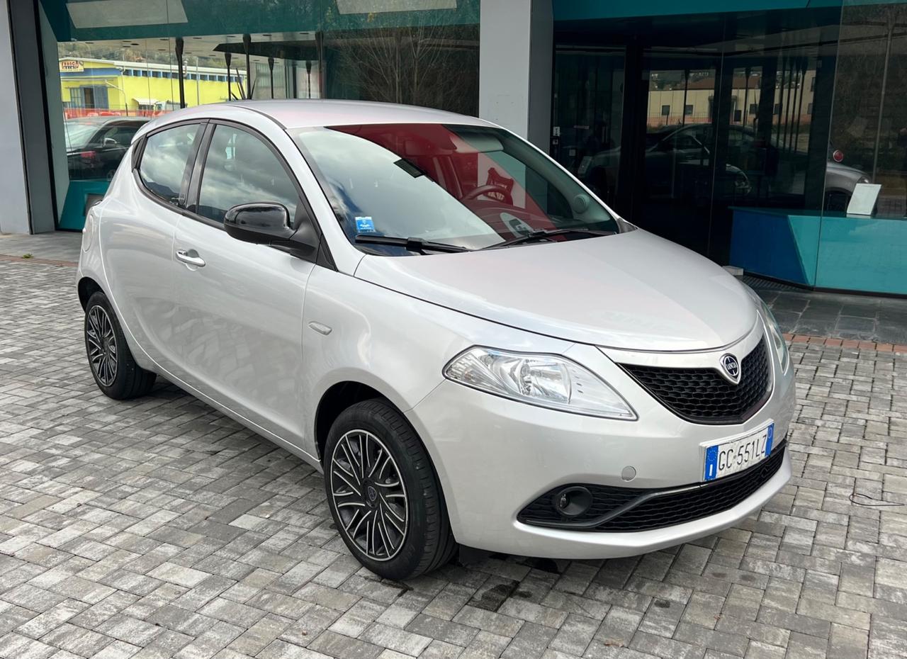 Lancia Ypsilon 1.0 FireFly 5 porte S&S Hybrid Ecochic