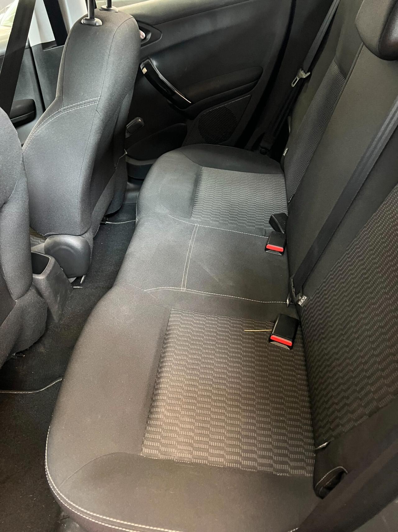 Peugeot 208 1.4 HDi 68 CV 5 porte Business