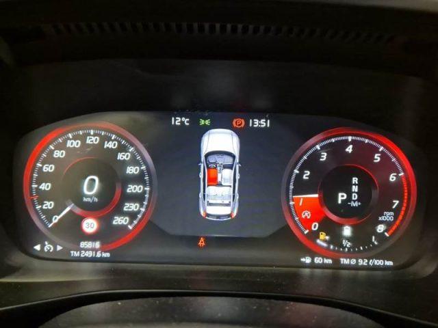 VOLVO XC40 B4 AWD Geartronic R-design