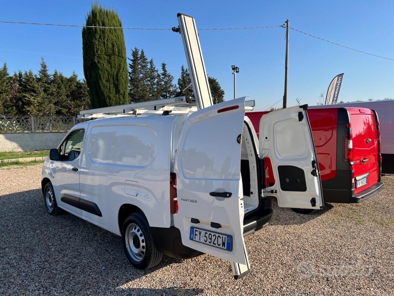 Peugeot Partner Maxi 2019 allestito 3 posti
