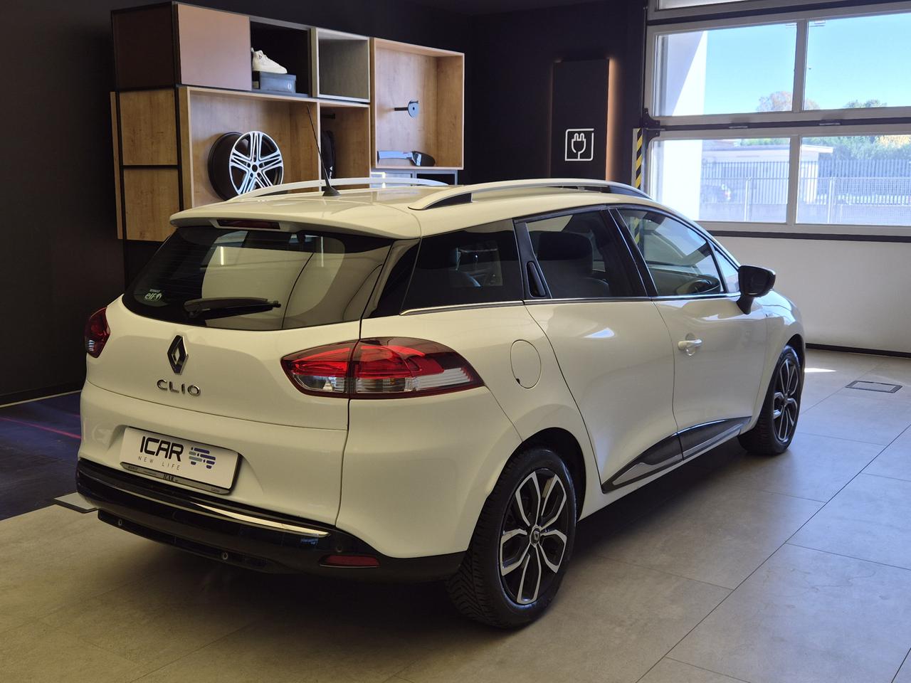 RENAULT Clio Sporter 1.5 dci Moschino Intens 90cv