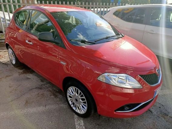 Lancia Ypsilon 1.2 Silver 69cv y 1.2 argento 69 cv neopatentato