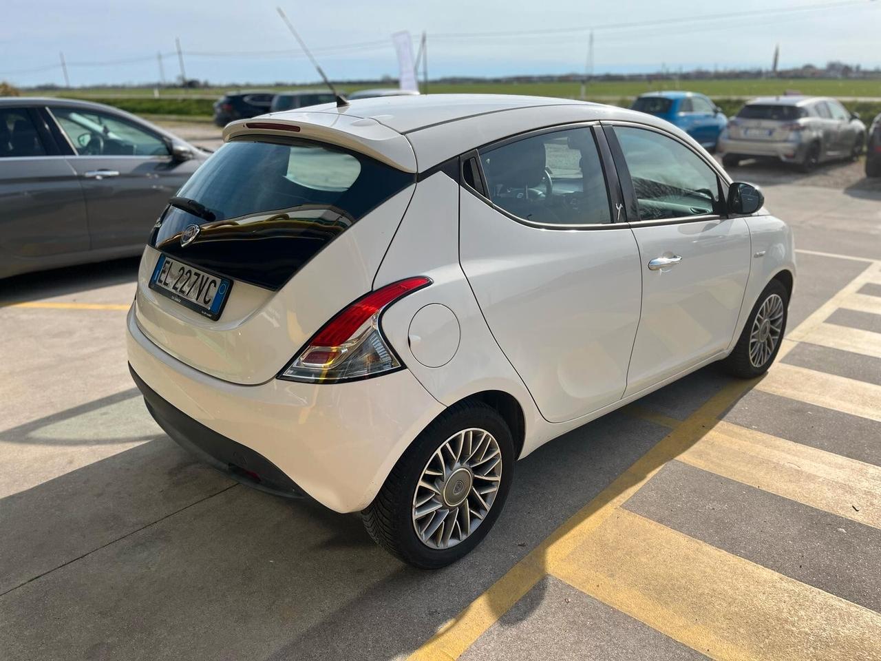 Lancia Ypsilon 1.2 69 CV 5 porte S&S Gold