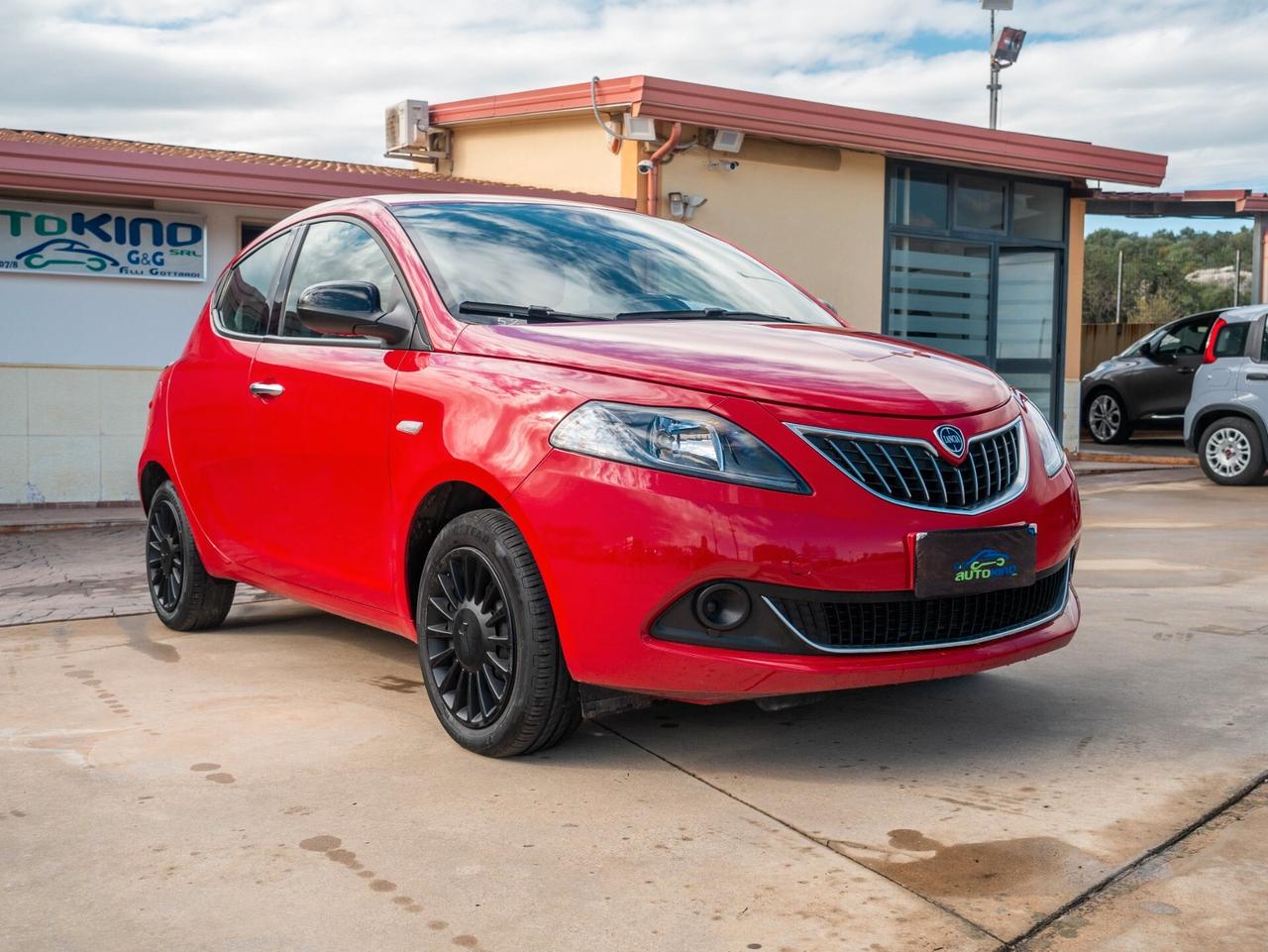 Lancia Ypsilon 1.0 FireFly 5 porte S&S Hybrid Silver