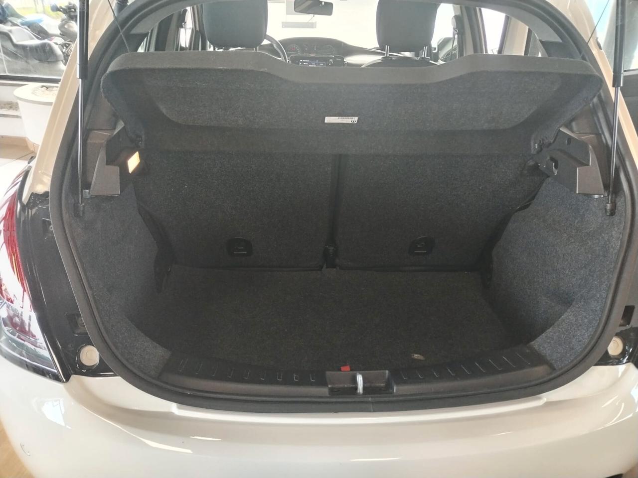 Lancia Ypsilon Hybrid Gold