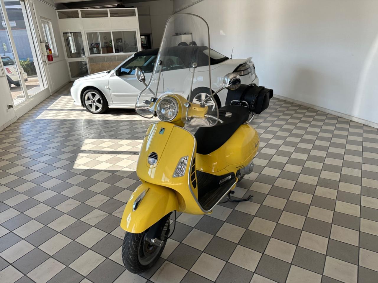 Piaggio Vespa 250 GTS