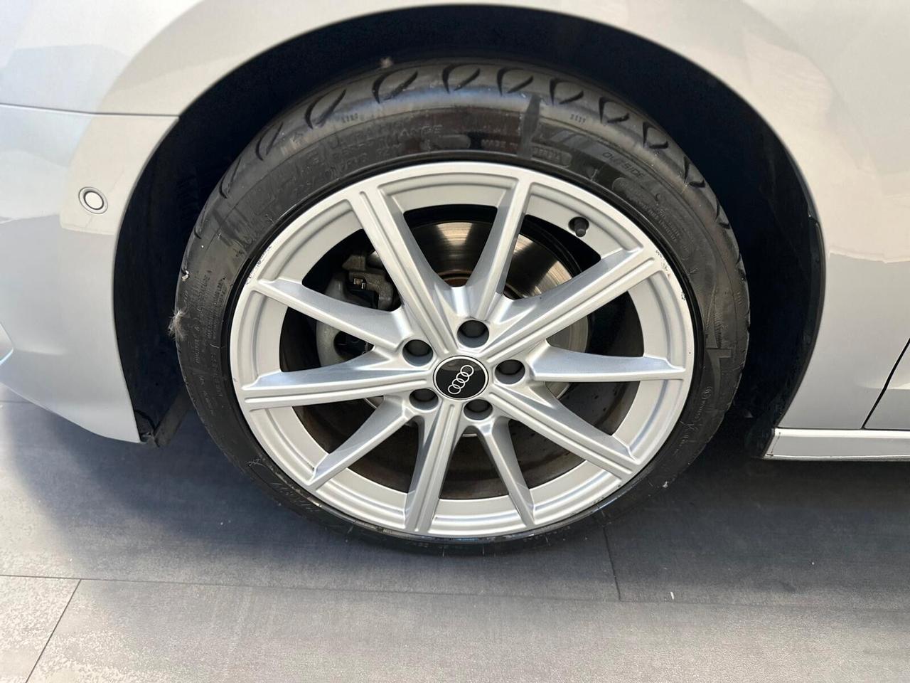 Audi A3 SPB 30 g-tron S tronic line edition