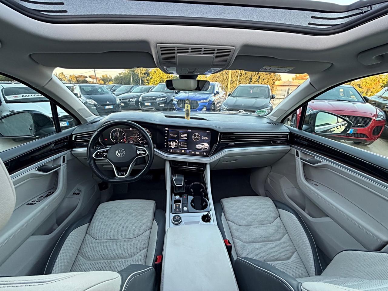 Volkswagen Touareg 3.0 V6 TSI eHybrid Elegance R Line Extra Full