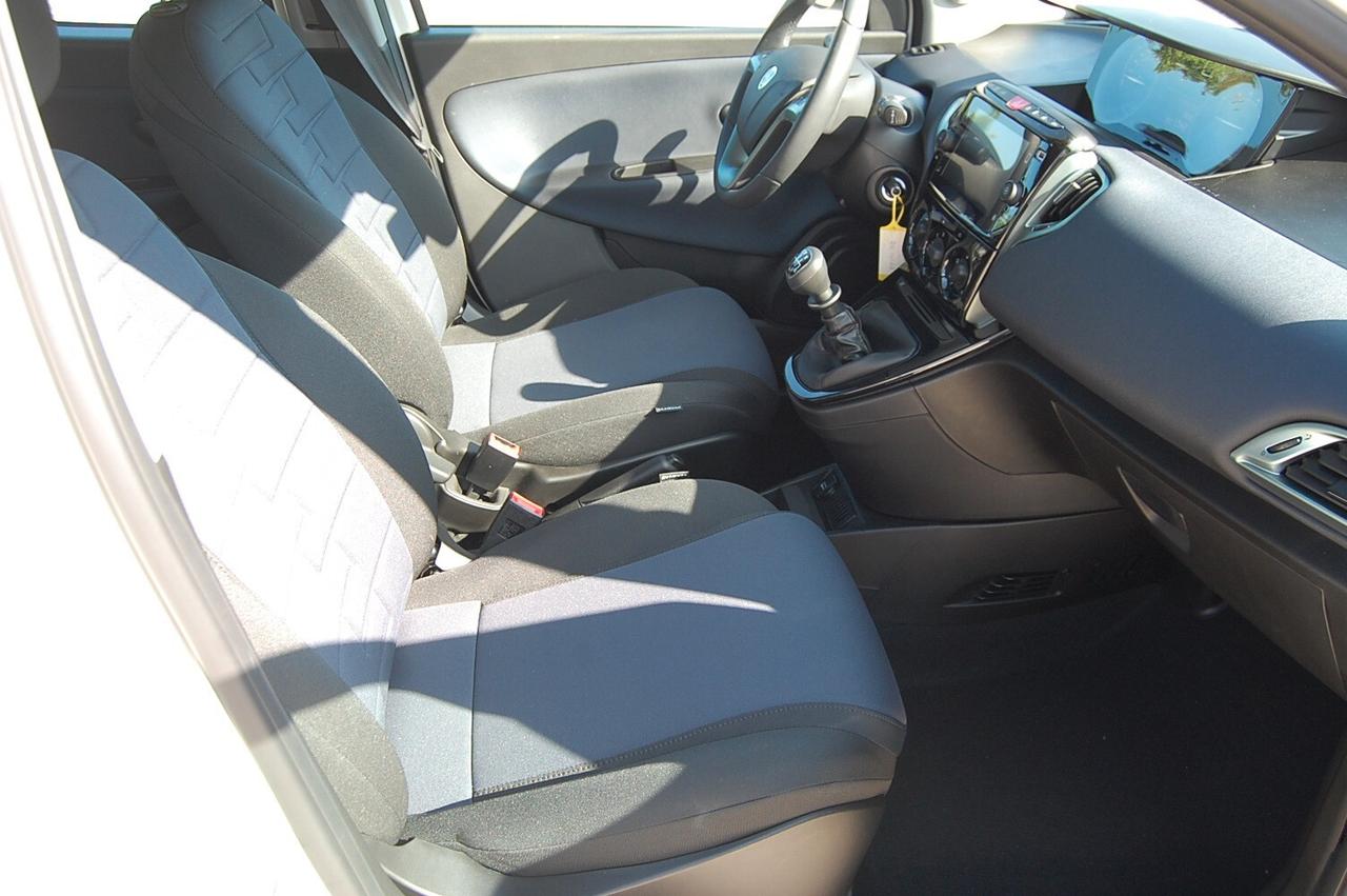 Lancia Ypsilon 1.0 FireFly 5 porte S&S Hybrid Platino