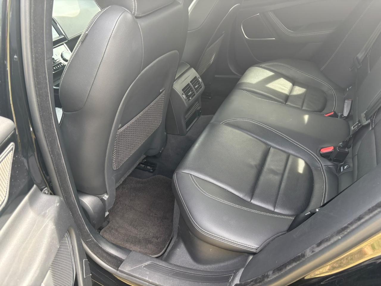 Jaguar XE 2.0 D 204 CV aut. R-Dynamic black edition