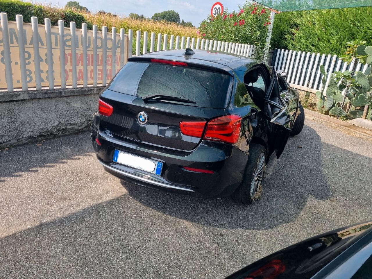 Bmw 116d 5p. Urban SINISTRATA