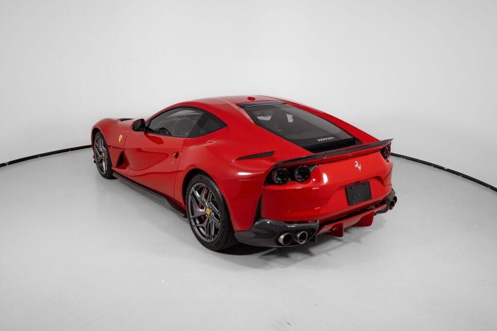 Ferrari 812 SUPERFAST - NOLEGGIO LUNGO TERMINE
