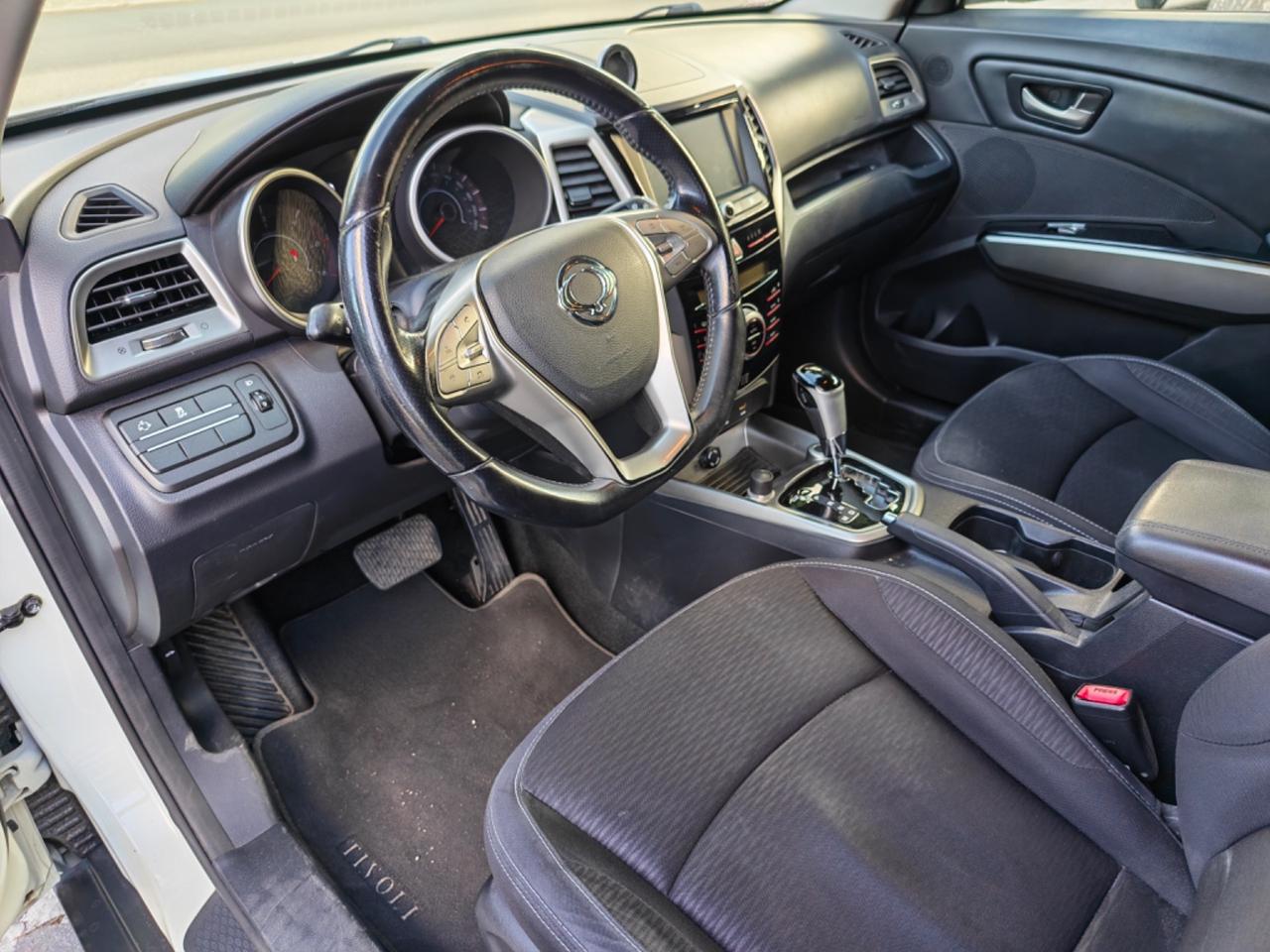Ssangyong Tivoli 1.6d 2WD Juice Aut. + Gancio traino