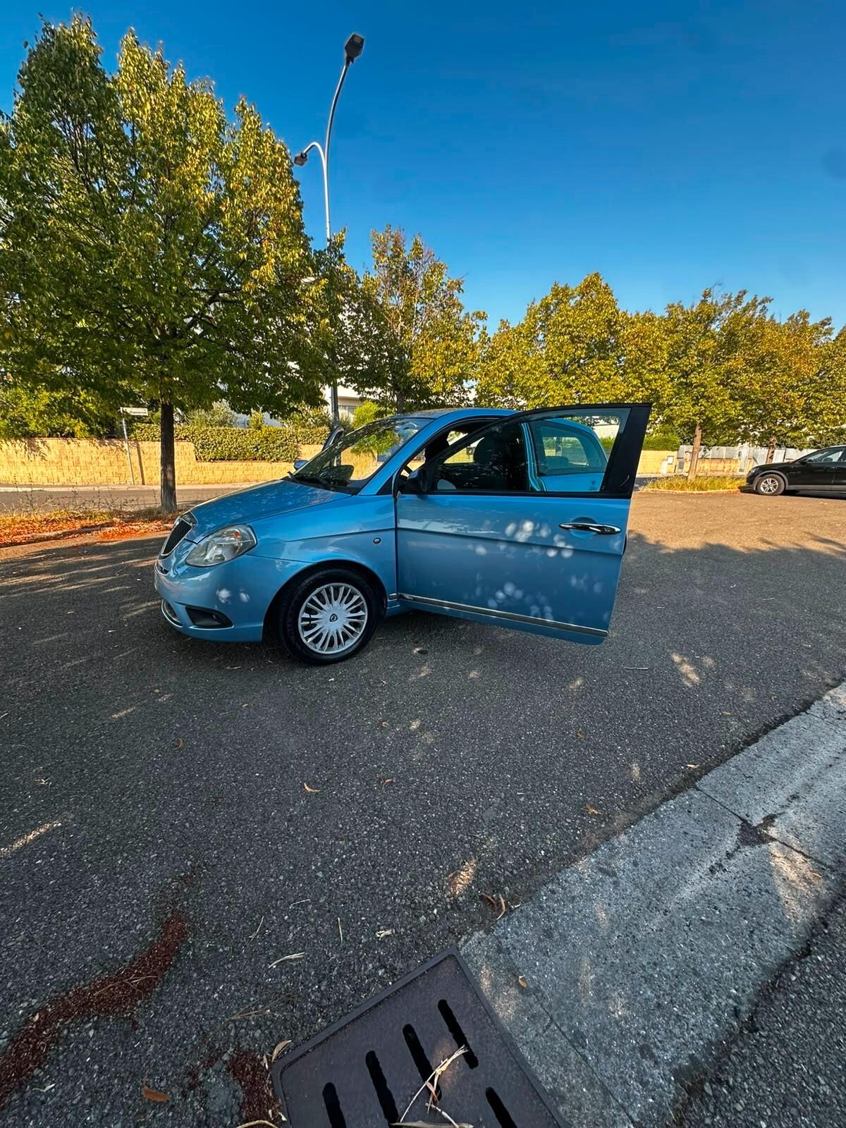 Lancia Ypsilon 1.2 SOLAMENTE 60.000 KM