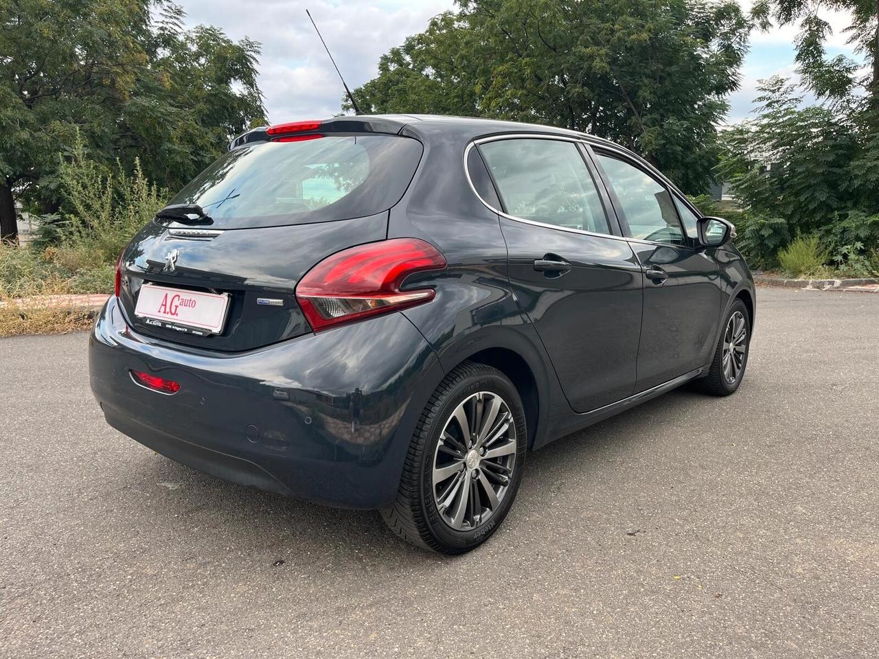 Peugeot 208 PureTech 82 5 porte Allure