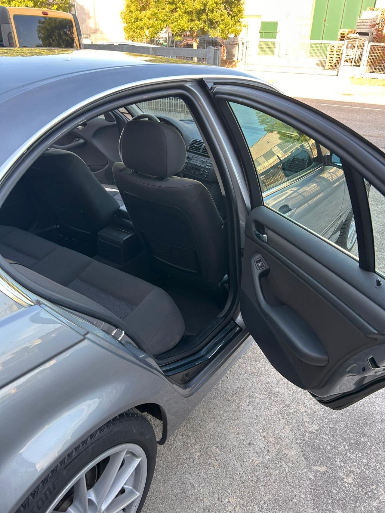 Bmw 320 320i (2.2) cat 4 porte Attiva