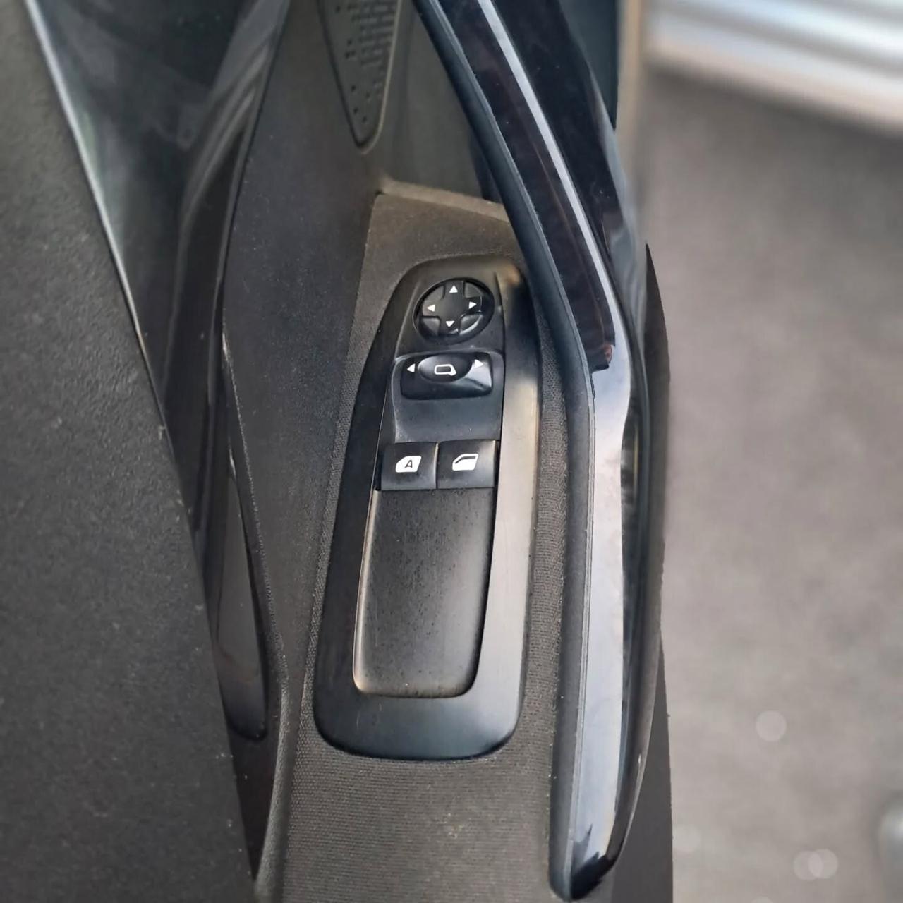 Peugeot 208 1.6 e-HDi 92 CV Stop&Start 5 porte Allure