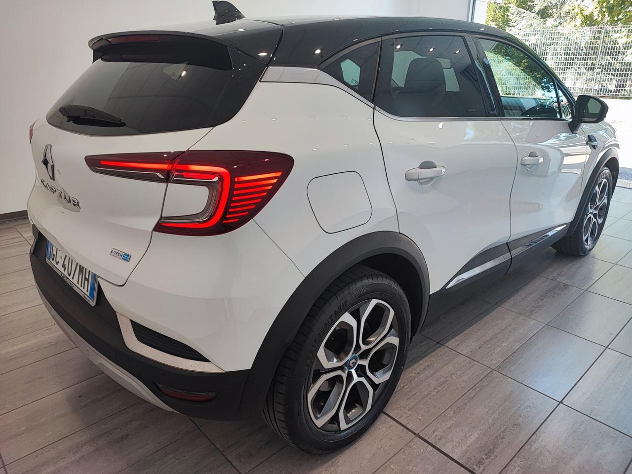 Renault Captur Plug-in Hybrid E-Tech 1 Initiale Paris