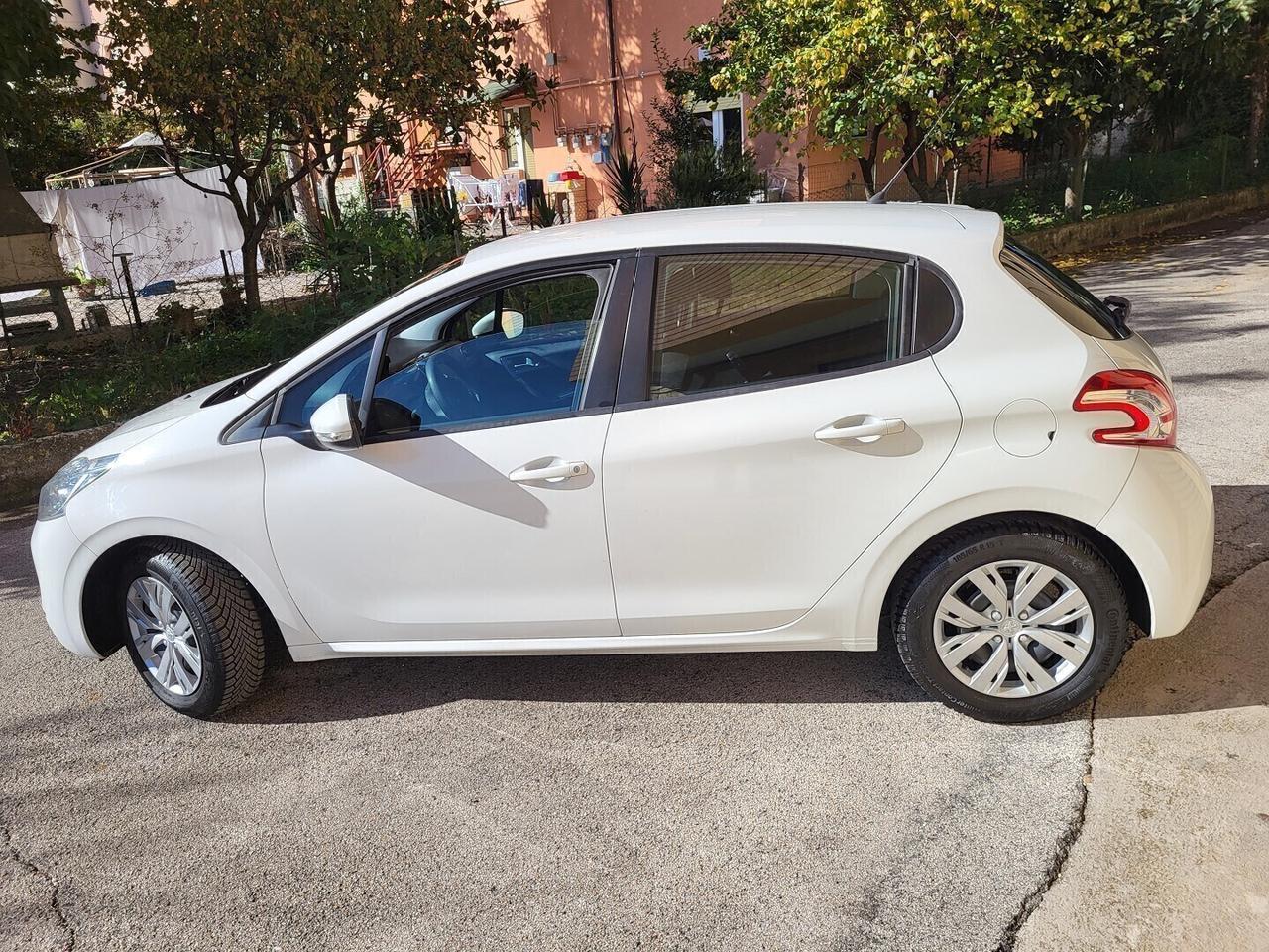 PEUGEOT 208 1,4 HDI-UNICA PROPRIETAR-4 REVISIONI