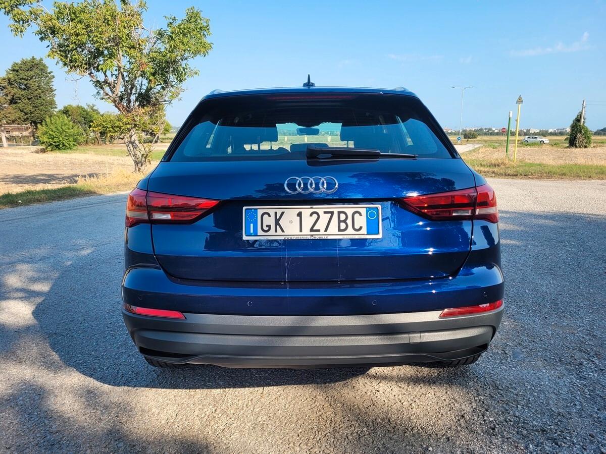 Audi Q3 35 TFSI S tronic Business interni s-line
