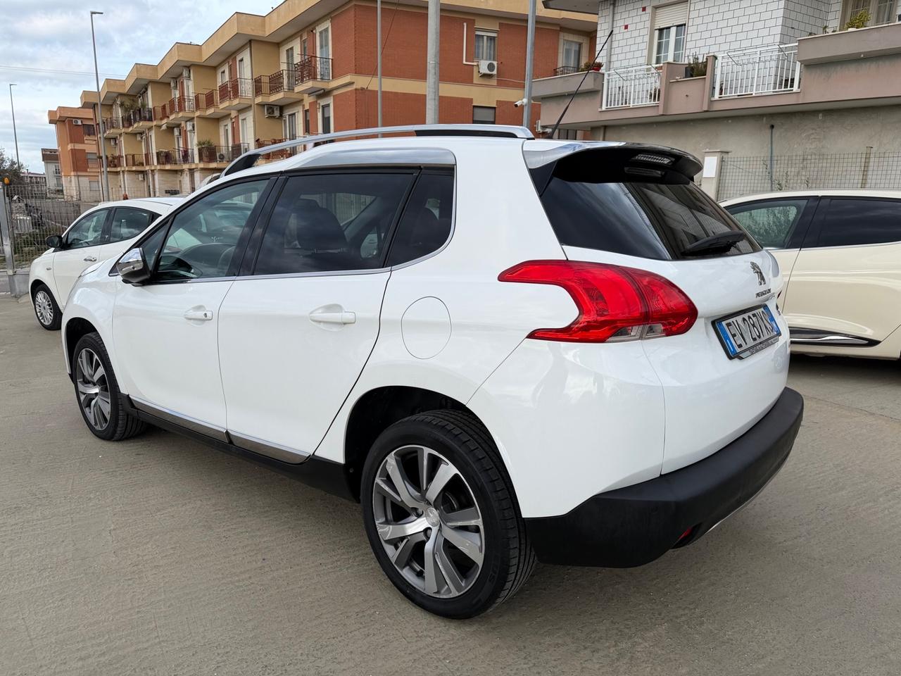 Peugeot 2008 1.6 e-HDi 115 CV Stop&Start Féline